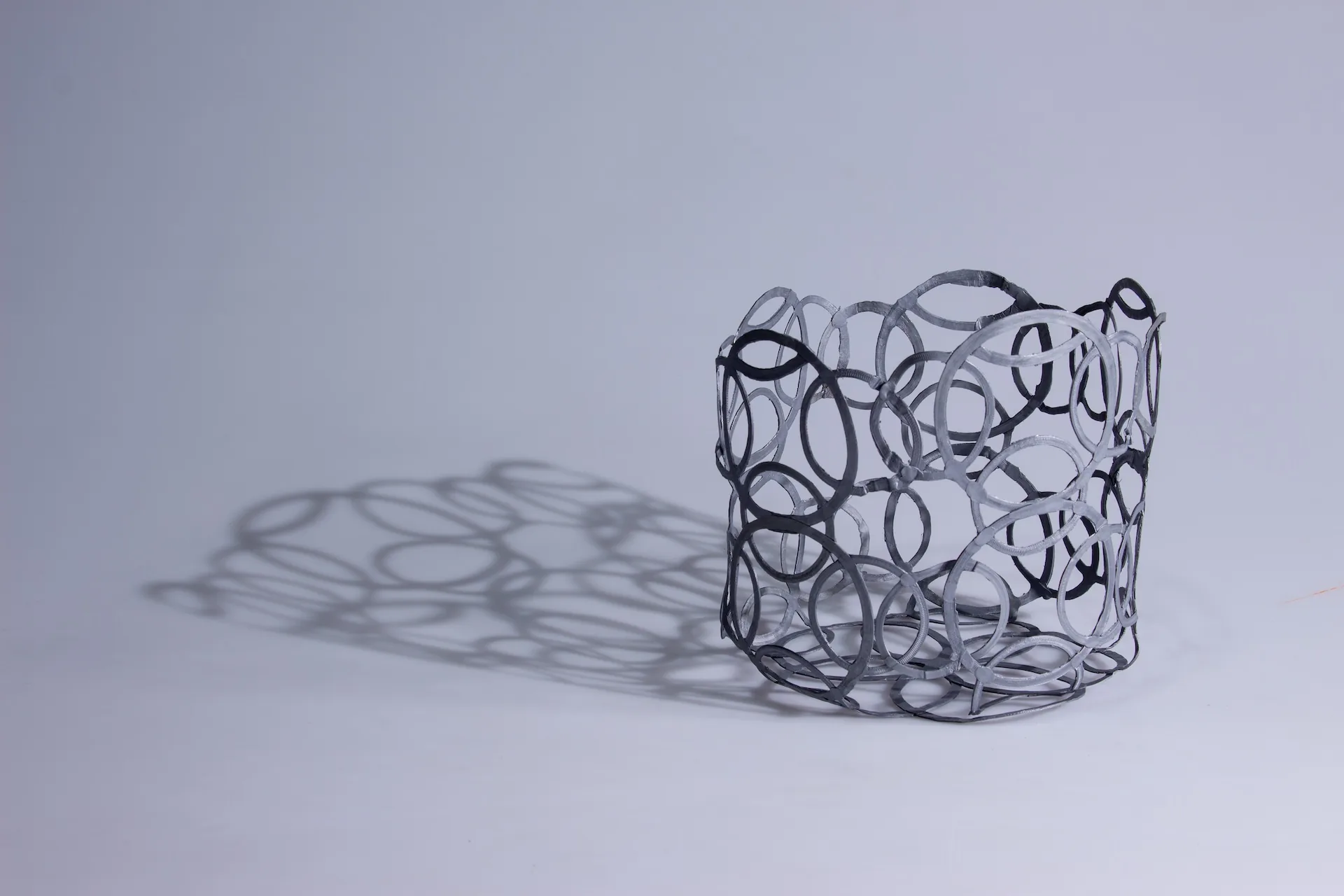The large PLArt vase and the shadow of its rings