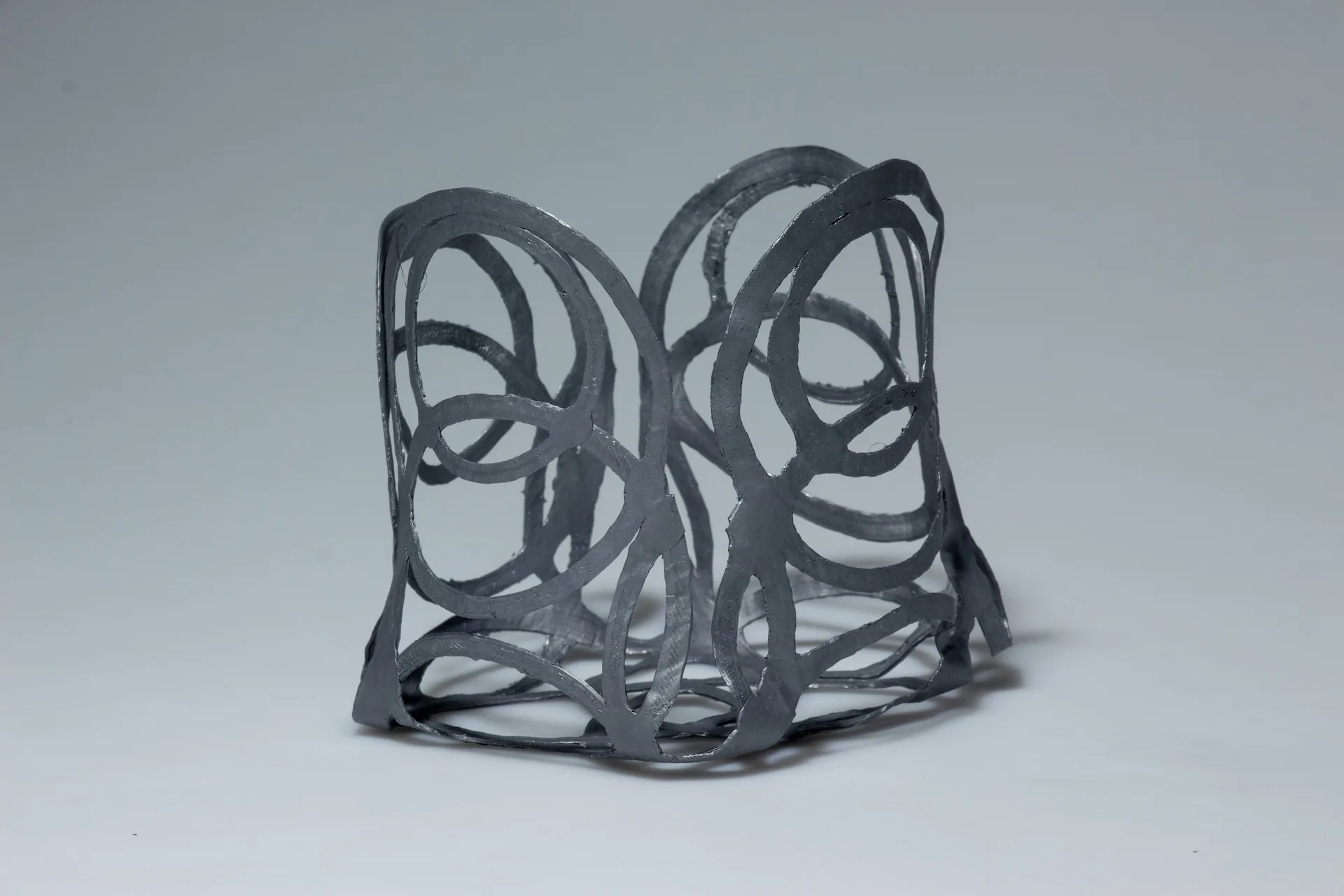 The small PLArt vase on a grey background